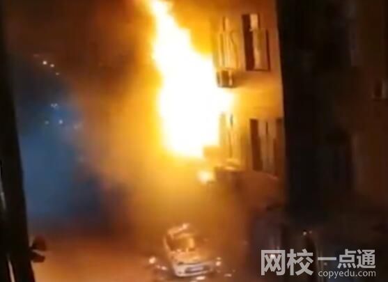浙江致7死火災(zāi)現(xiàn)場:火苗躥出數(shù)米高 到底是什么情況？