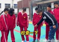 老師逐一檢查學生是否穿秋褲 看到這一幕實在是令人動容