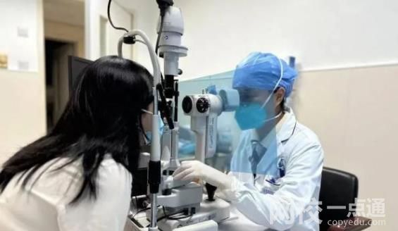 女子戴隱形10年角膜長滿新生血管 隨后被確診雙眼瞼緣炎結膜炎干眼癥