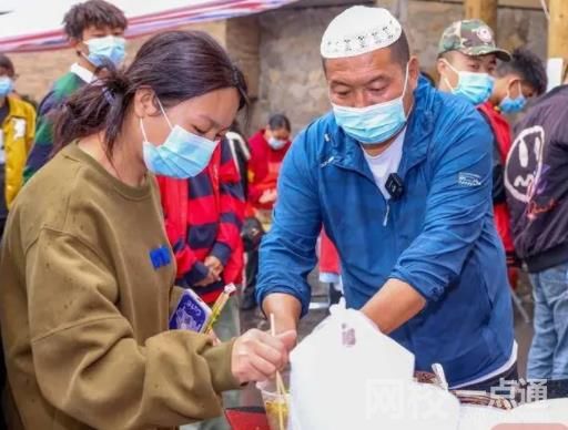瀘定地震送出上千碗面的拉面哥去世 妻子：會把愛心延續下去