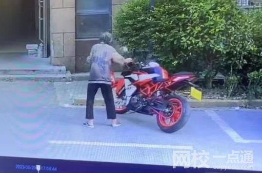 老人故意推倒摩托車(chē)被定性尋釁滋事 具體是什么情況?