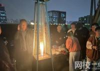樓頂看世界杯 取暖爐引發(fā)火警烏龍 路過(guò)市民看見(jiàn)火光就報(bào)警了
