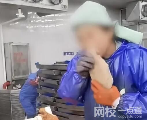 水產加工廠員工用牙給生魚剝皮 究竟是怎么回事？