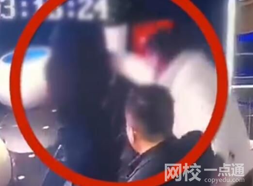 女子KTV遭陌生男子襲胸 警方回應(yīng) 究竟是怎么回事？