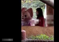 迪士尼回應(yīng)游客排擠玲娜貝兒演員 究竟是怎么回事？