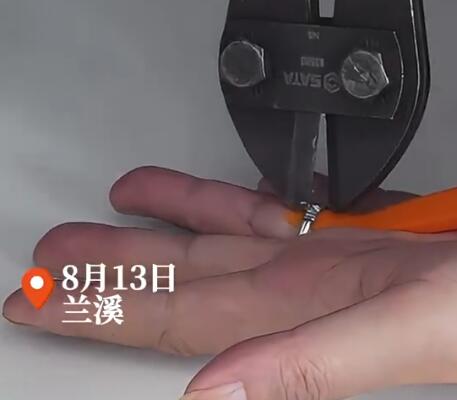 男子結(jié)婚22年胖30斤無奈夾斷婚戒 為什么胖這么多？