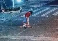 男童躺馬路中間被轎車(chē)碾壓 警方回應(yīng) 實(shí)在太嚇人了