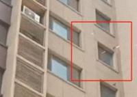 女子高樓撒10萬(wàn)現(xiàn)金后跳樓?警方回應(yīng) 為什么撒錢跳樓？