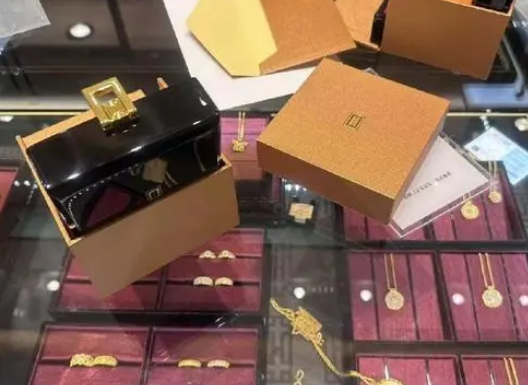 一口價黃金打開了溢價天花板 為什么引爭議？