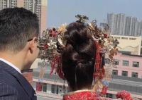 新人結婚獲對面學校學生大聲祝福 實在太暖心了