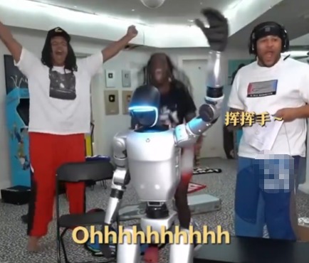 外國博主開箱春晚同款機(jī)器人 到底有多厲害？