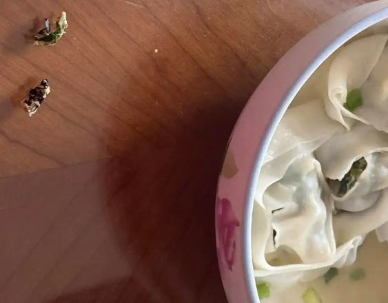 盒馬餛飩疑吃出蟑螂 當地市監局回應 究竟是不是真的？