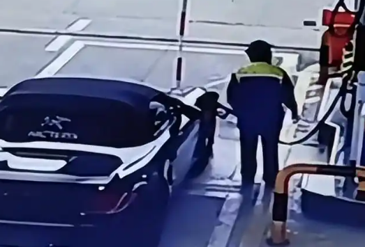 加油后逃單的保時捷男司機落網了 為什么逃單？