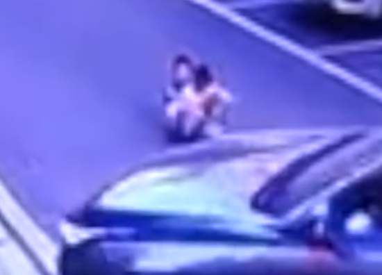 兩名兒童小區(qū)內(nèi)遇車禍1死1傷 實(shí)在太悲劇了