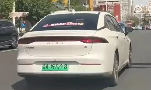 太原現(xiàn)“晉A好幾個(gè)8”車(chē)牌 交警調(diào)查 究竟是怎么回事？