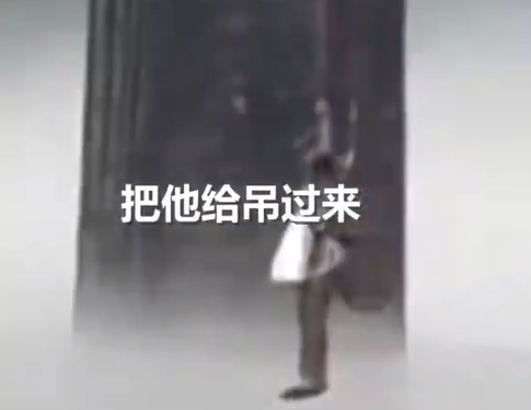 釣魚佬被困河中 男子用無人機(jī)吊上岸 這也太厲害了