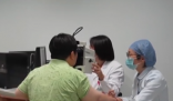 女子長時間久坐刷手機致眼中風 究竟是怎么回事？