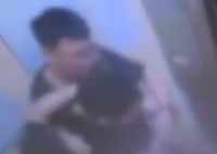 長沙一醉酒男子電梯內(nèi)撕扯女孩頭發(fā) 實在太恐怖了