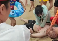 男子海邊溺水 女孩挺身而出挽救生命 實(shí)在太感人了