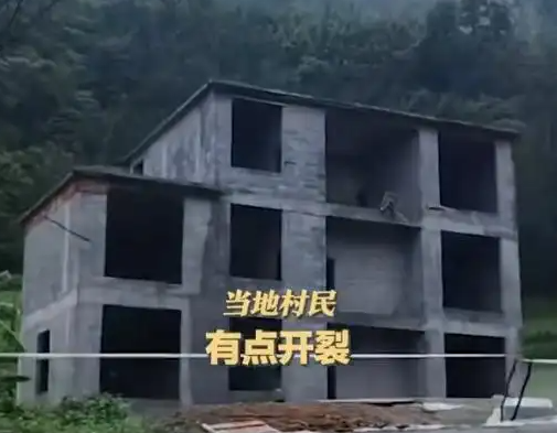 5層樓因暴雨垮塌 房主在外掙裝修錢 原因竟是這樣太無奈了